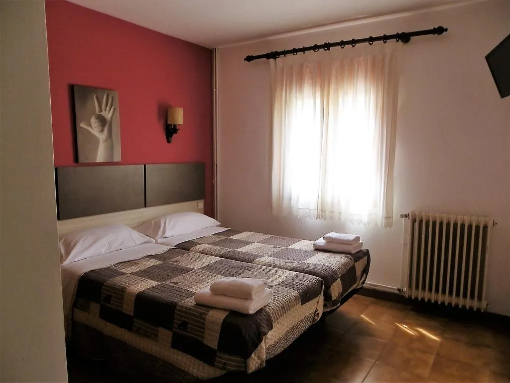 Hostal Alt Pirineu Soriguera Pensión